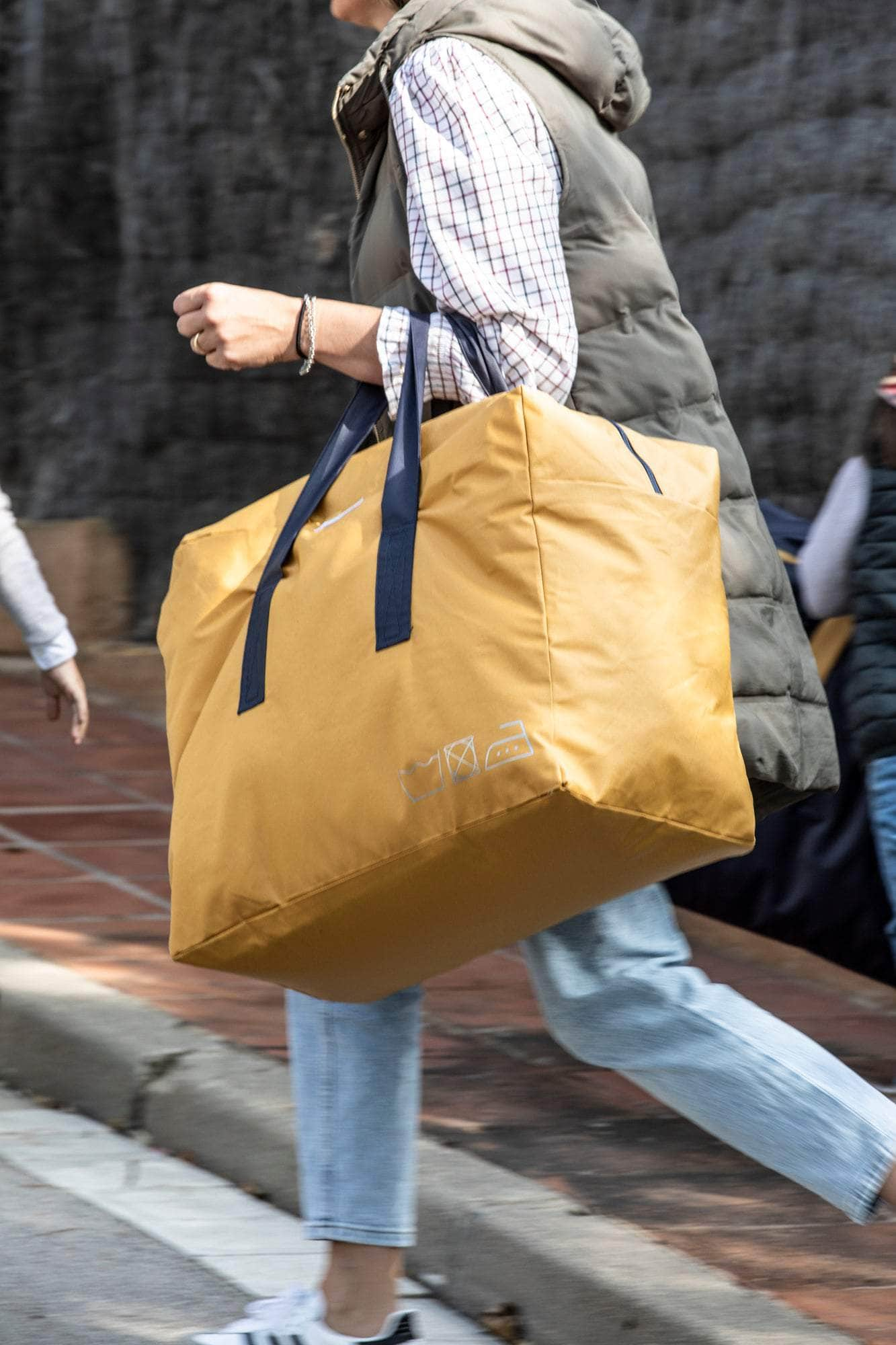 Bolsa MyBigBag Bolsa MyBigBag Mostaza con asas azul marino